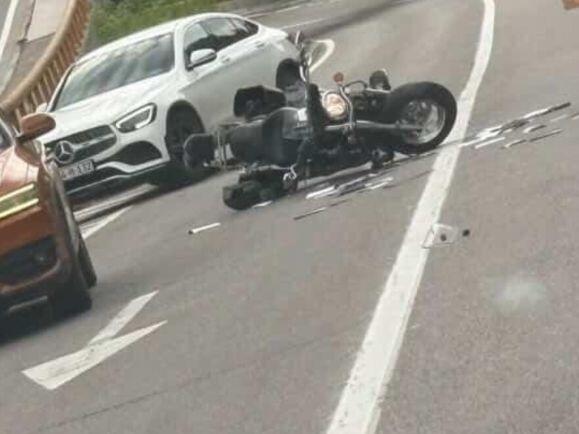 Teška nesreća na ulazu u Sarajevo: U sudaru povrijeđen motociklista