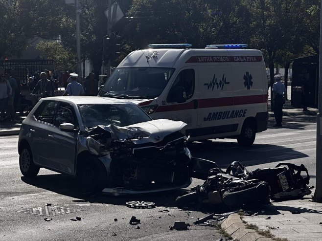 Teška nesreća u Banjaluci, automobilom udarila više ljudi u centru