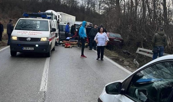Teška nesreća u Busovači: Povrijeđeno pet osoba, policija i hitna na terenu