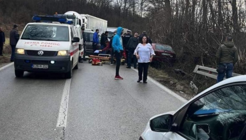 Teška nesreća u Busovači: Povrijeđeno pet osoba, policija i hitna na terenu