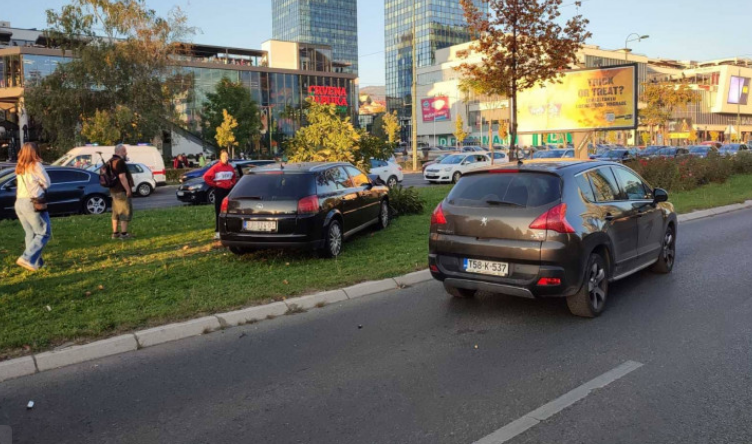 Teška nesreća u centru Sarajeva: Učestvovalo više automobila, saobraćaj obustavljen