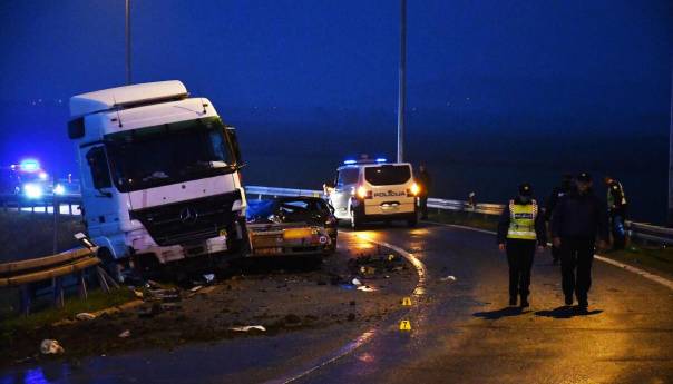 Teška nesreća u Hrvatskoj: Kamionom udario u automobil, poginule tri osobe