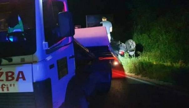 Teška nesreća u Lukavcu: Mladić poginuo u prevrtanju automobila