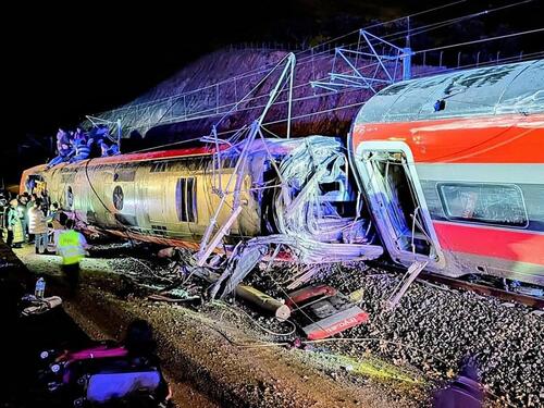 Teška nesreća u Španiji: Dva voza iskočila iz šina, ima mrtvih