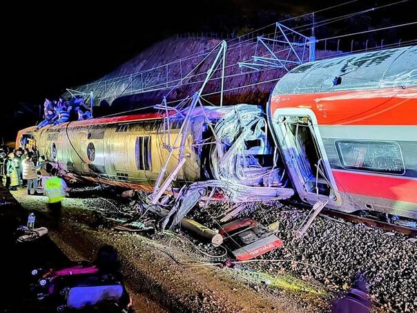 Teška nesreća u Španiji: Dva voza iskočila iz šina, ima mrtvih