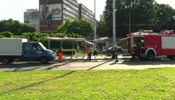 Zagreb: Autom uletio u tramvajsku stanicu, više povrijeđenih