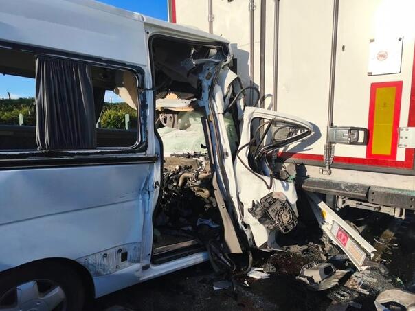 Teška nesreća u zapadnoj Mađarskoj: Osam mrtvih u sudaru minibusa i kamiona