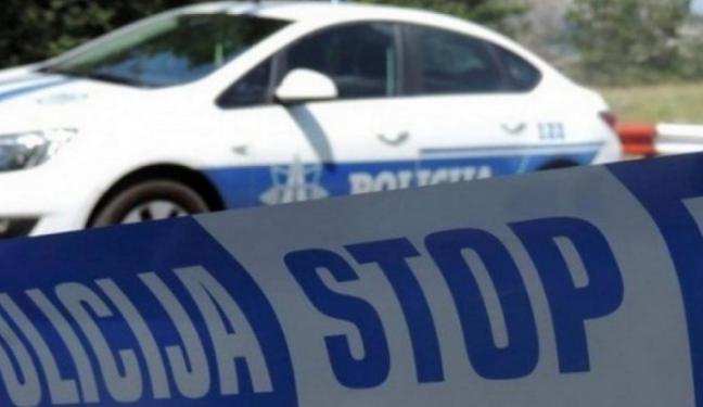 Teška saobraćajna nesreća: Automobil sletio sa ceste, dvije osobe poginule