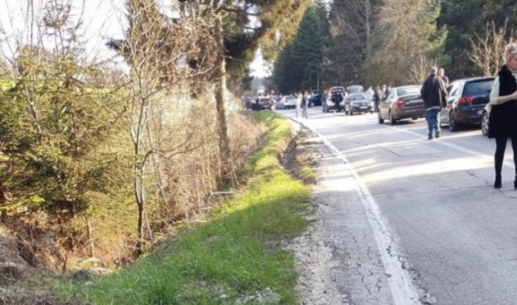 Teška saobraćajna nesreća kod Olova, više osoba povrijeđeno