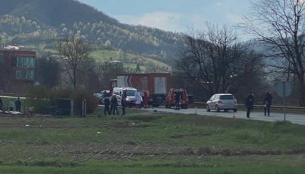Teška saobraćajna nesreća kod Tešnja, jedna osoba poginula