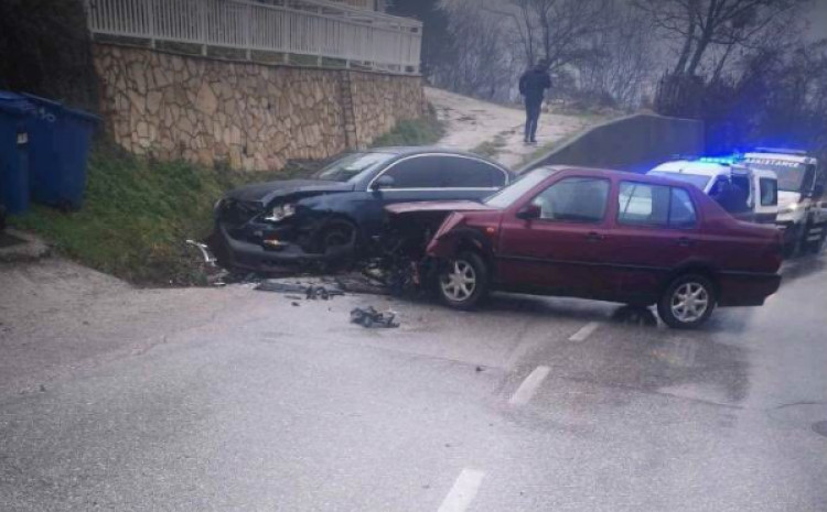 Teška saobraćajna nesreća kod Zenice: Dvije osobe povrijeđene, jedna teže