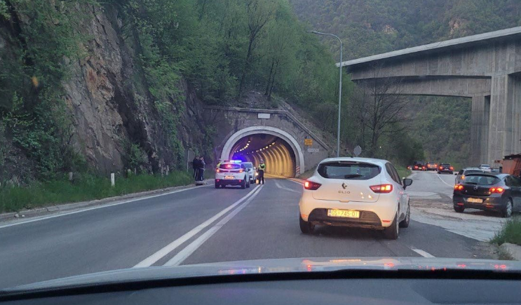 Teška saobraćajna nesreća kod Zenice: Petero povrijeđenih u tunelu Vranduk