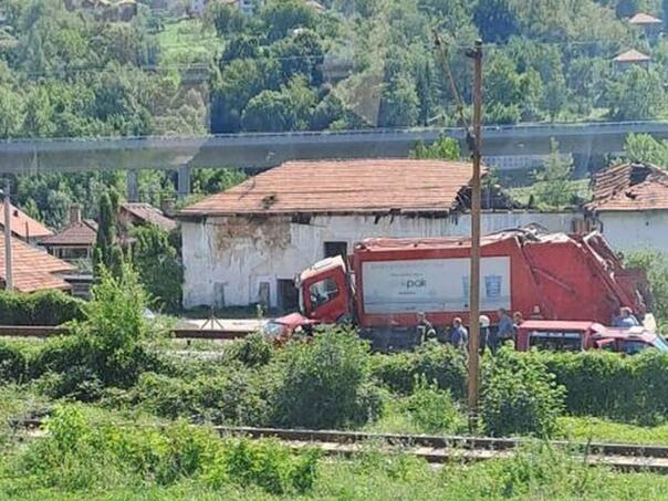 Teška nesreća kod Zenice: Stradao vozač, jedna osoba u bolnici