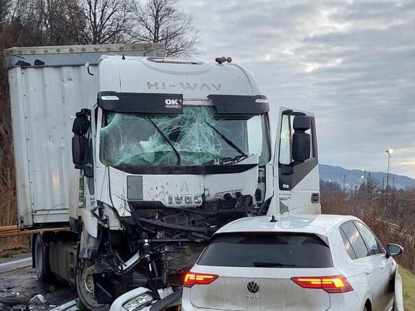 Teška saobraćajna nesreća kod Žepča: Očekuju se velike gužve!