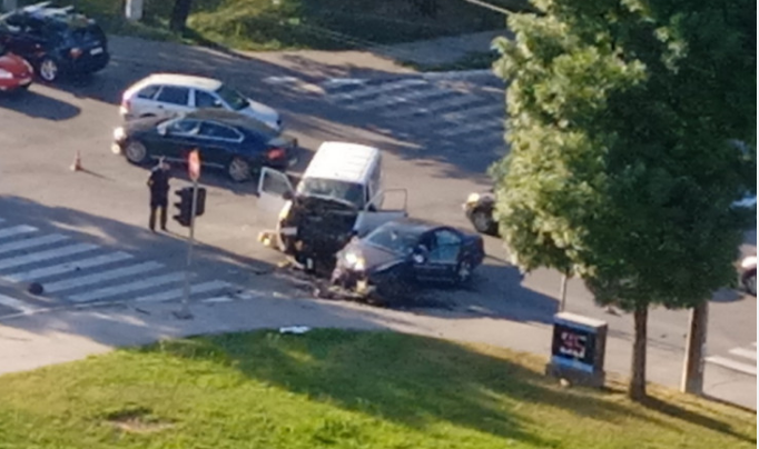 Teška saobraćajna nesreća na Alipašinom Polju: Ima povrijeđenih osoba