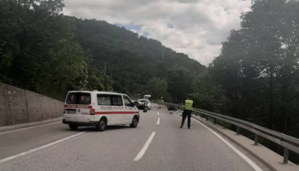 Teška saobraćajna nesreća na Ivanu, dva vozača poginula