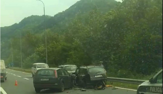 Teška saobraćajna nesreća na M-17 kod Zenice, povrijeđene tri osobe