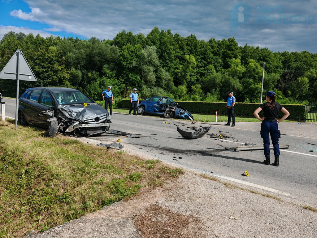 Teška saobraćajna nesreća na magistralnom putu Banja Luka - Prijedor, dvije osobe povrijeđene