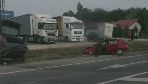 Teška saobraćajna nesreća: Tri osobe povrijeđene prebačene u bolnicu