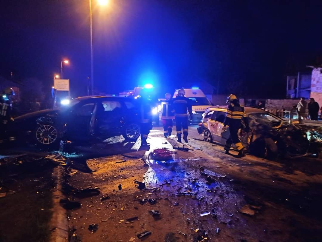 Stravičan sudar dva automobila u Brčkom