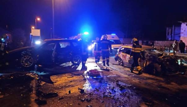 Stravičan sudar dva automobila u Brčkom
