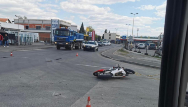 Teška saobraćajna nesreća u Cazinu: Povrijeđen motociklista