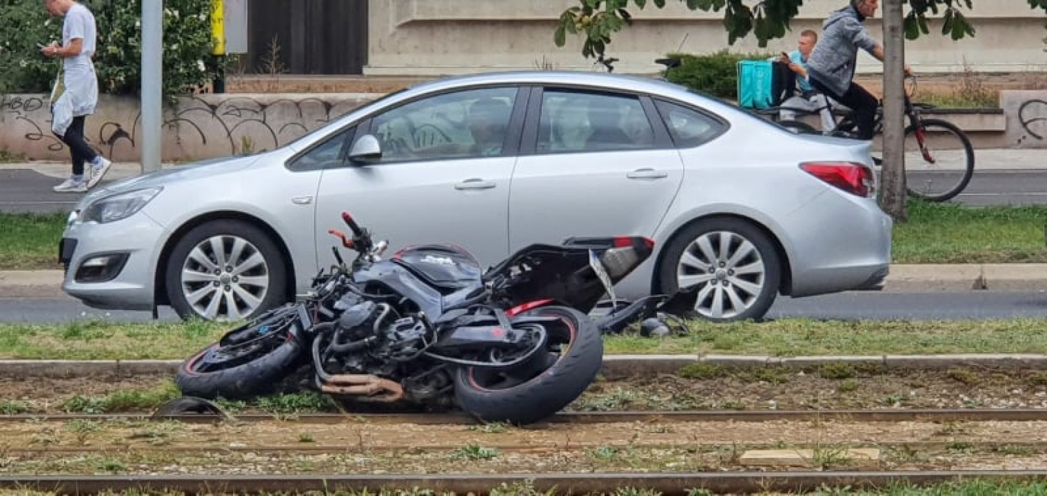Teška saobraćajna nesreća u Sarajevu, povrijeđen motociklista