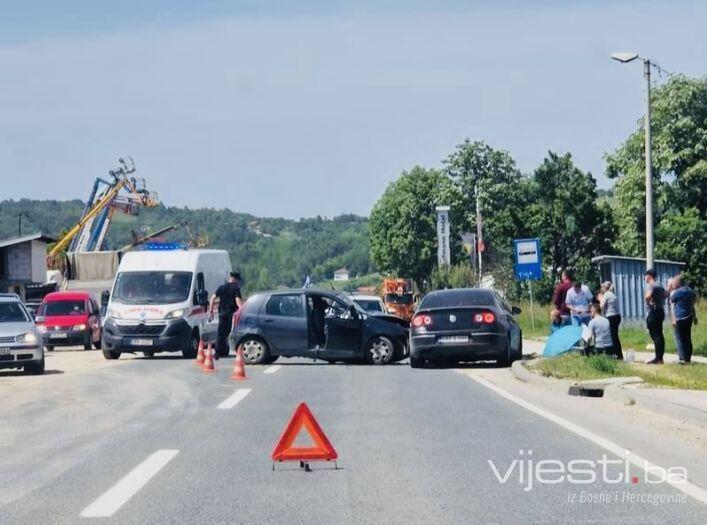 Teška saobraćajna nesreća u Tinji kod Srebrenika: Povrijeđene tri osobe