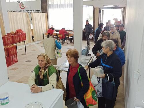 Foto: Teške životne priče korisnika narodne kuhinje u Tuzli: Dnevno 2.800 obroka