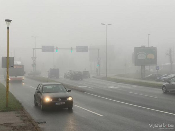 Teški uslovi na cestama: Magla, odroni i radovi usporavaju kretanje
