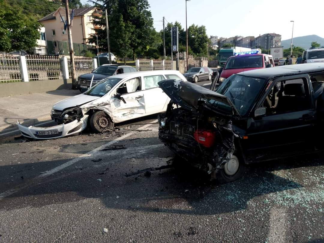 Teška nesreća na izlazu iz Mostara: Poginula jedna osoba