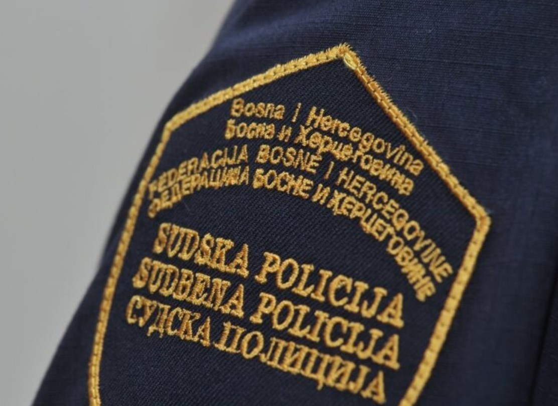 Teško povrijeđen sudski policajac u Živinicama