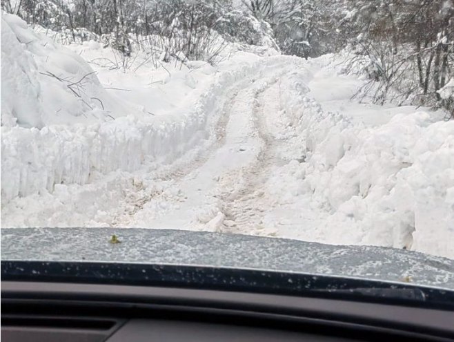 Teško stanje zbog snijega u nekoliko bh. gradova: Bez struje, evakuacije...