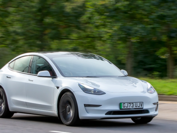 Tesla Model 3: Revolucionarni električni automobil s ozbiljnim izazovima u kvaliteti