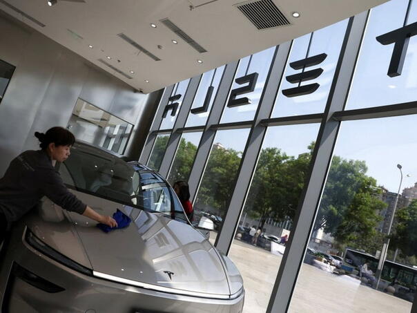 Tesla objavio opoziv za više od tri miliona vozila
