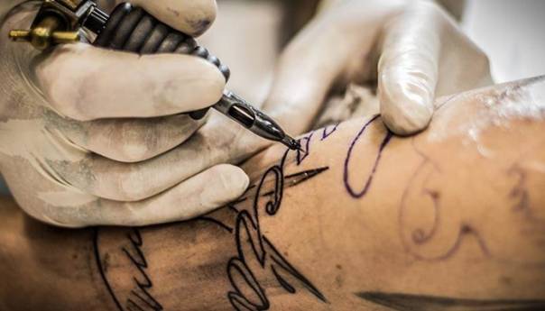 Tetovaža "COVID-19 SURVIVOR" hit u Meksiku