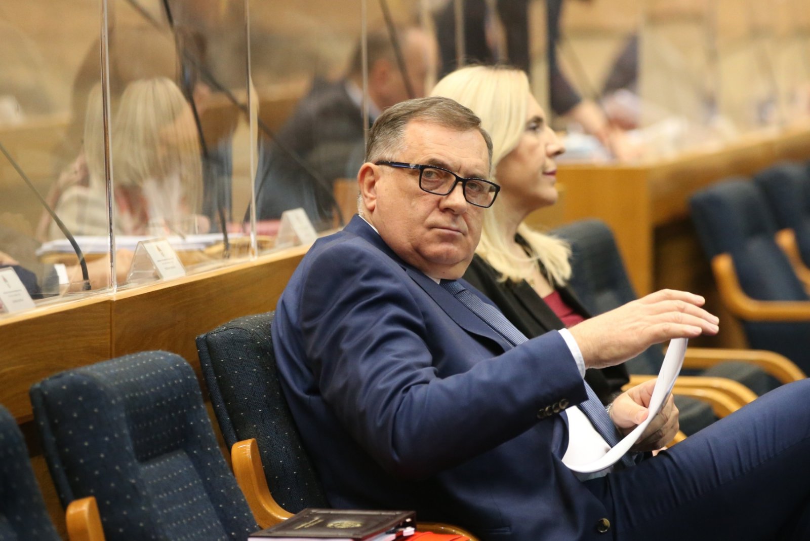 Težak dan za Dodika: Sankcije i debakl u NSRS