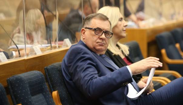 Težak dan za Dodika: Sankcije i debakl u NSRS