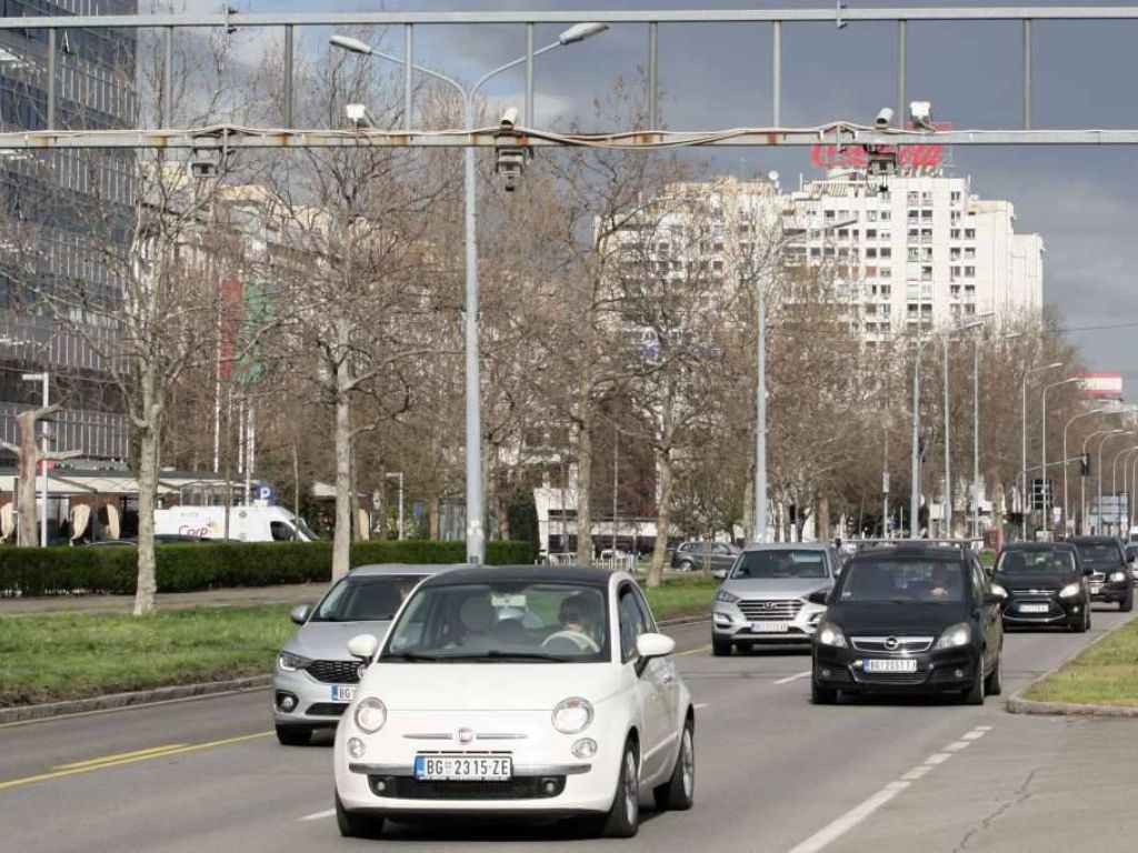 Težak dan za vozače: Kolone na granicama i obustave na cestama
