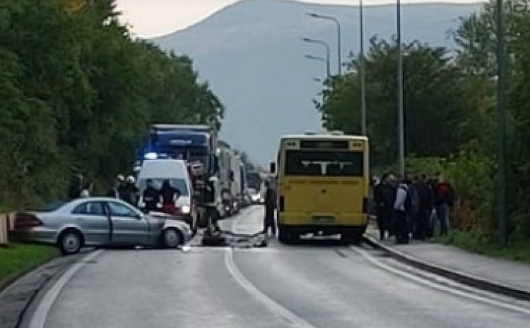 Težak sudar automobila i autobusa kod Mostara, ima povrijeđenih