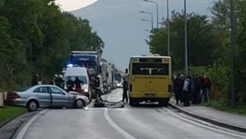 Težak sudar automobila i autobusa kod Mostara, ima povrijeđenih