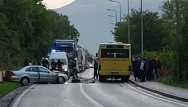 Težak sudar automobila i autobusa kod Mostara, ima povrijeđenih