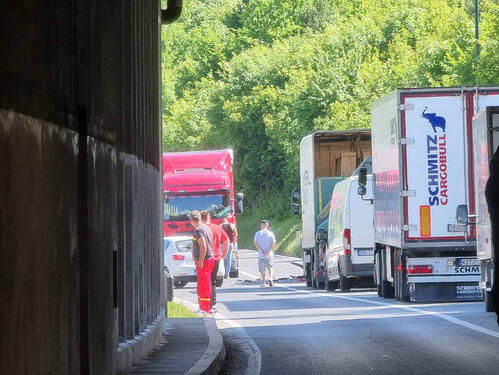 Težak sudar kamiona i automobila kod Rajlovca