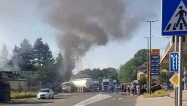 Težak sudar kod Lukavca: Cisterna u vatri, jedna osoba povrijeđena