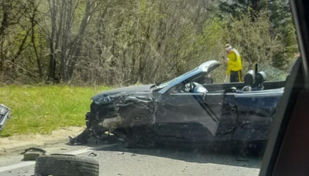 Težak sudar na Bradini, tri osobe prevezene u bolnicu