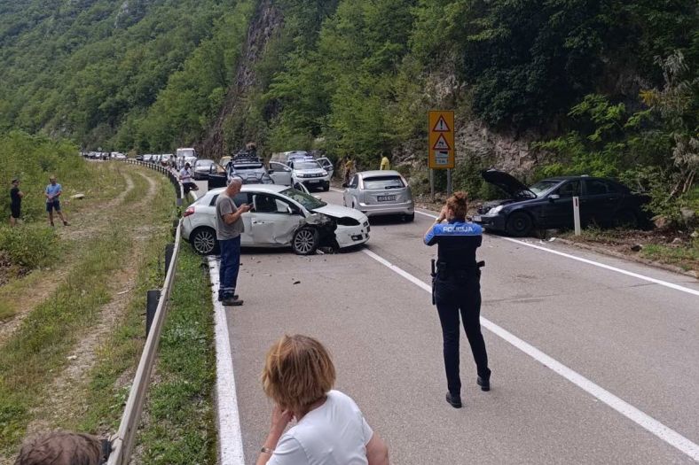 Težak sudar na cesti Jajce – Banjaluka, saobraćaj obustavljen