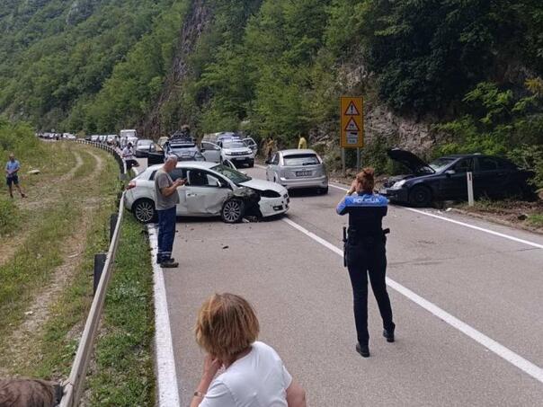 Težak sudar na cesti Jajce – Banjaluka, saobraćaj obustavljen