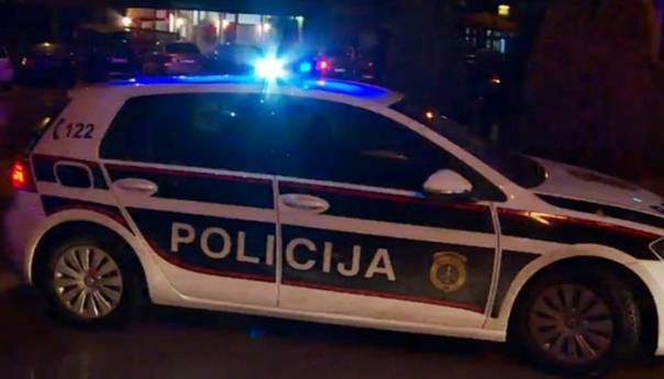 Težak udes kod Ilidže: Automobilom udario u stub, vozač prevezen u bolnicu