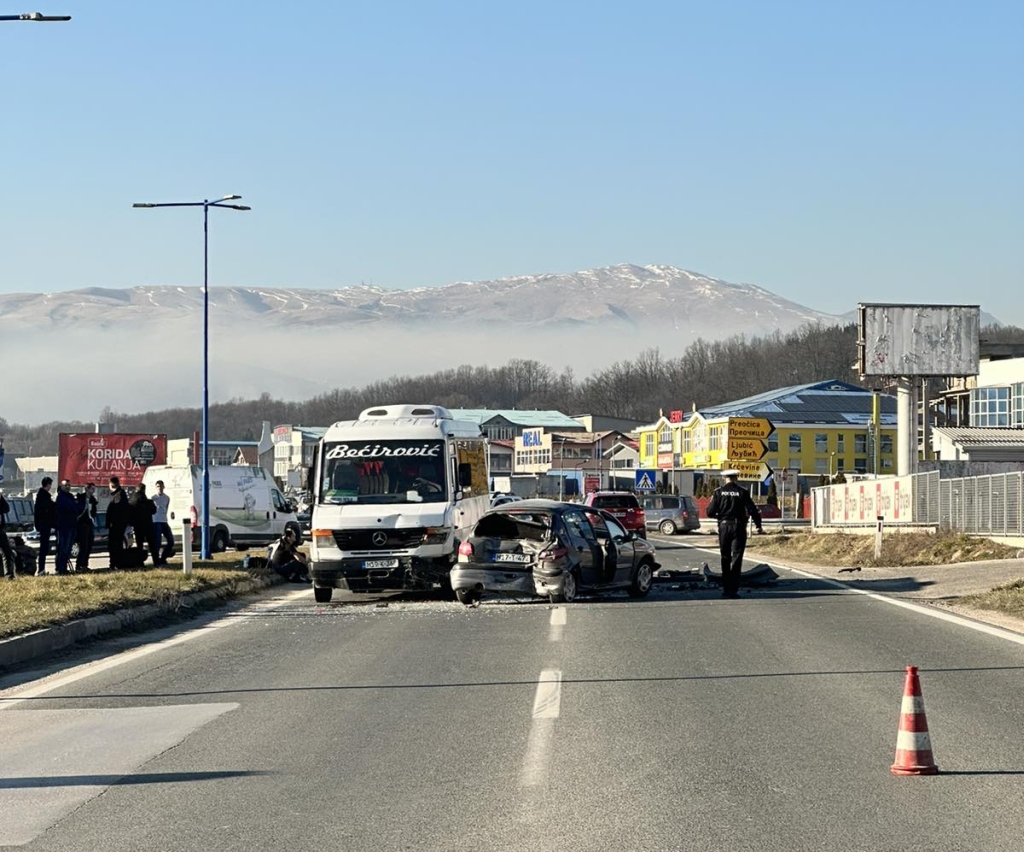 Težak udes kod Viteza, saobraćaj usporen