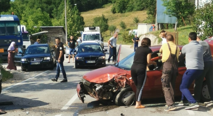 Težak udes u Mokrom: Vozač "lade" poginuo na mjestu